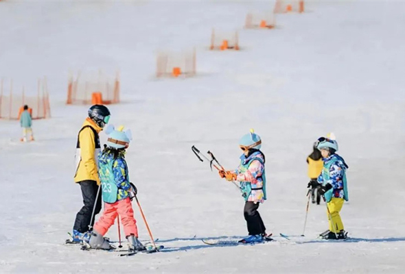 2025崇礼翠云山·冰雪进阶滑雪冬令营（6天）单双板1:2 五星酒店