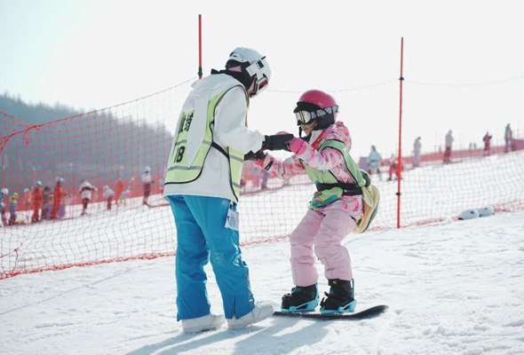 【探知乐途冬令营】2024恩施绿葱坡·单板初级滑雪冬令营（5天）