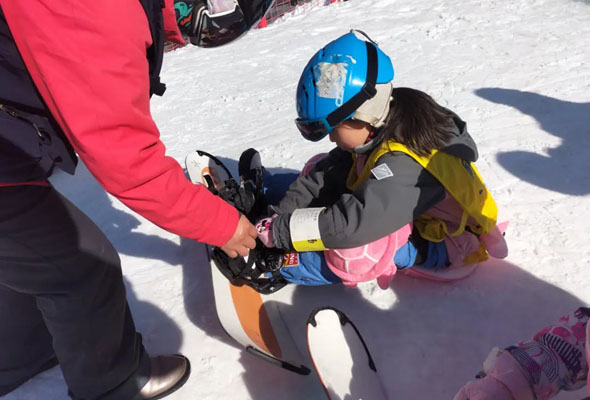 【童行悦冬令营】2026河北唐山玉龙湾单/双板滑雪冬令营(5天) 【童行悦冬令营】2026河北唐山玉龙湾单/双板滑雪冬令营(5天)