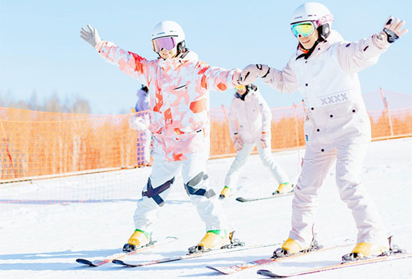 2026吉林长白山亲子滑雪冬令营(6天) 2026吉林长白山亲子滑雪冬令营(6天)