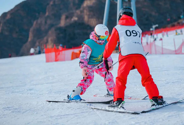 2026北京万科石京龙冰雪逐梦滑雪冬令营（5天）单双板1:1