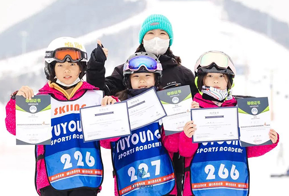 2026河北崇礼翠云山·冰雪进阶滑雪冬令营(6天)单双板1:3 五星酒店 2026河北崇礼翠云山·冰雪进阶滑雪冬令营(6天)单双板1:3 五星酒店