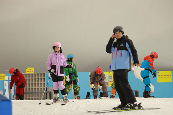 深圳滑雪冬令营哪个好？口碑营地看这里。